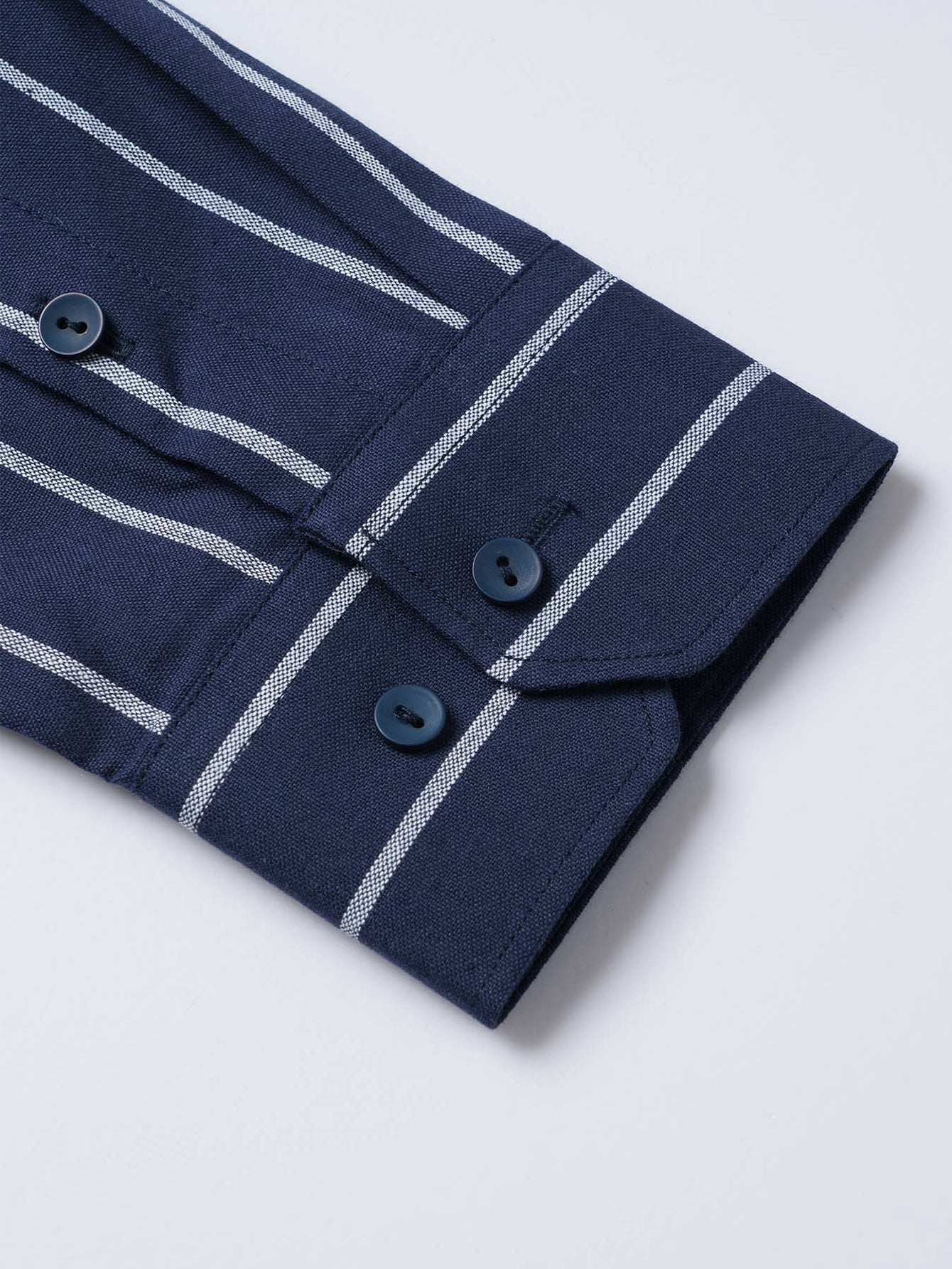 Chemise en coton rayée à boutons et pantalon en lin