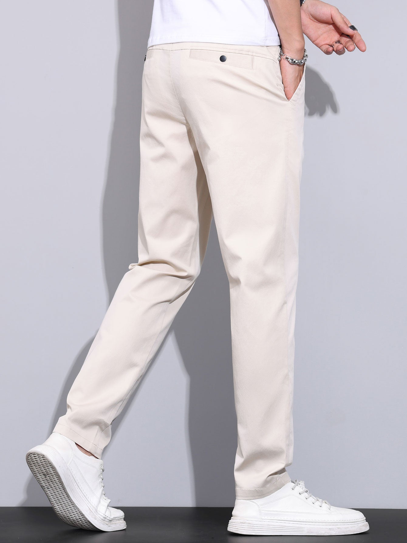 Pantalon à taille élastique et jambes droites