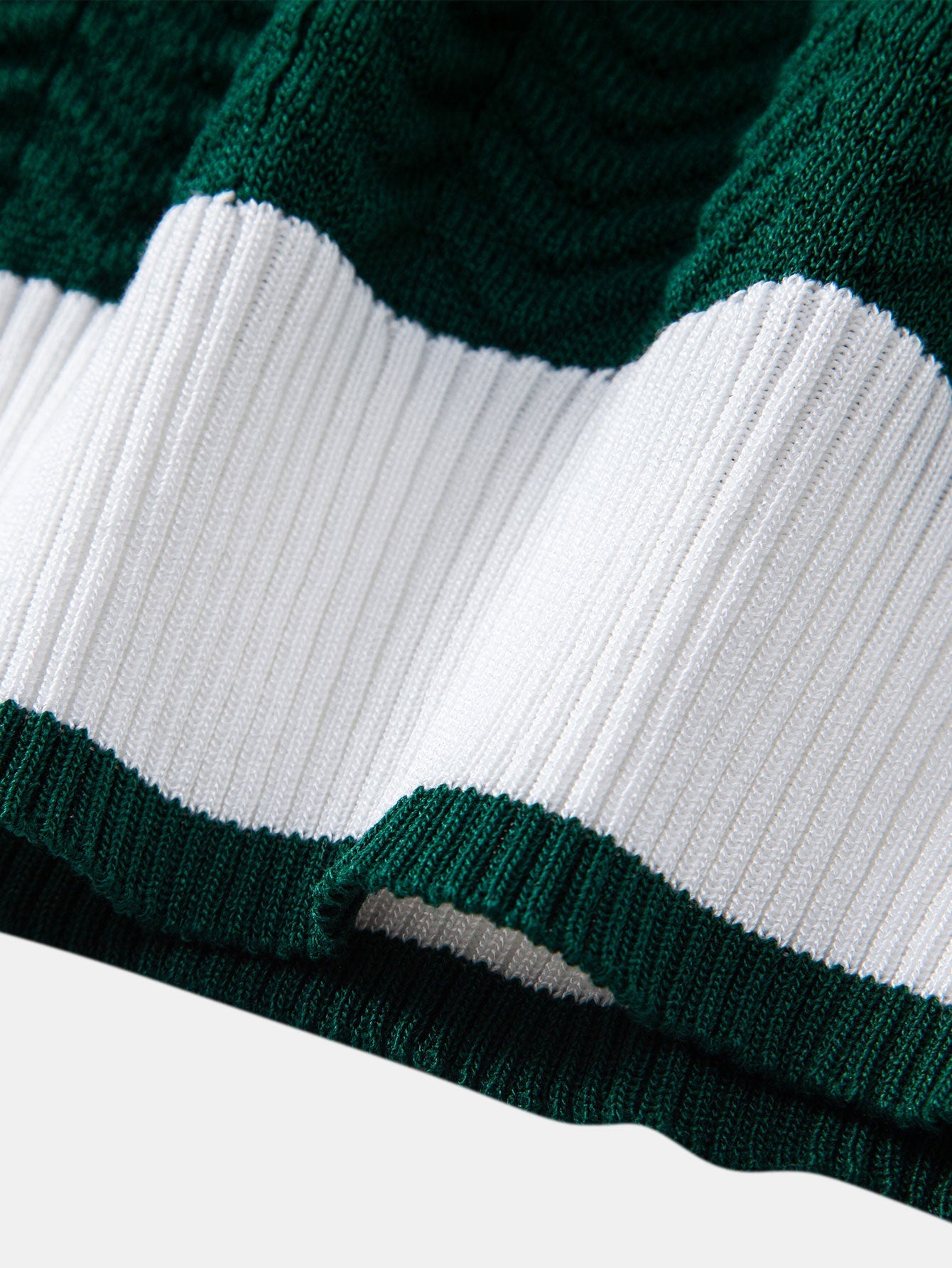 Polo en tricot avec contraste de texture et col en V & pantalon ajusté slim fit