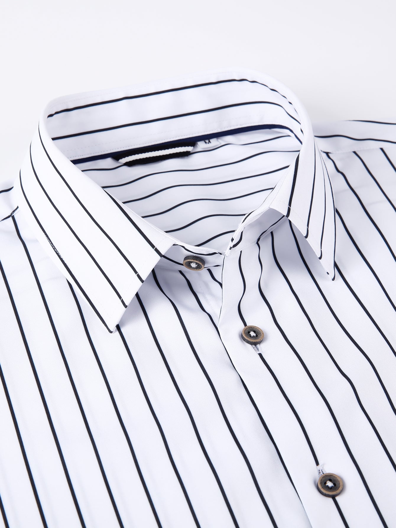 Chemise à rayures à manches longues avec poche et boutons