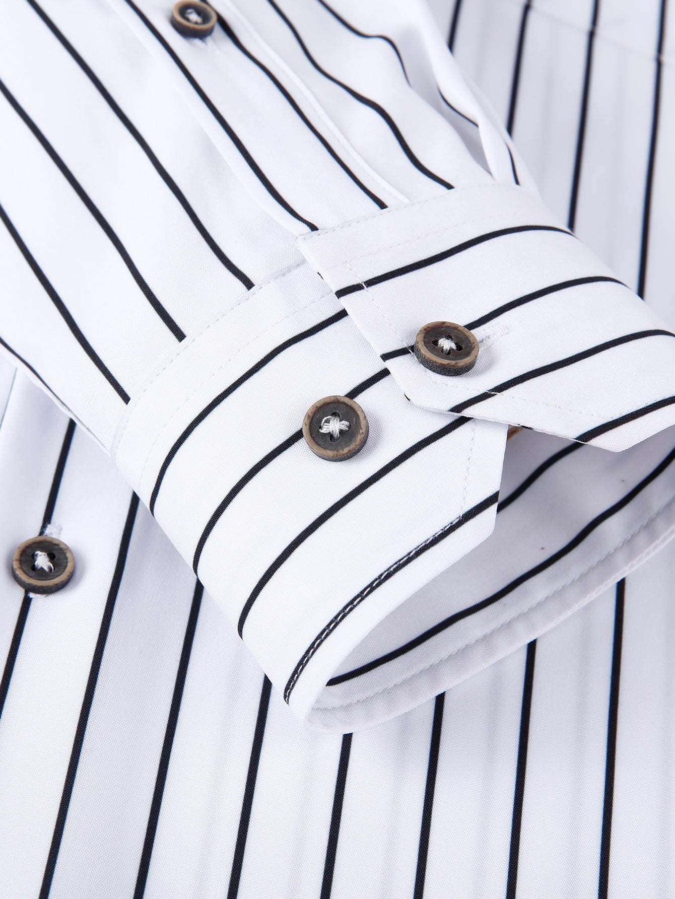 Chemise à rayures à manches longues avec poche et boutons