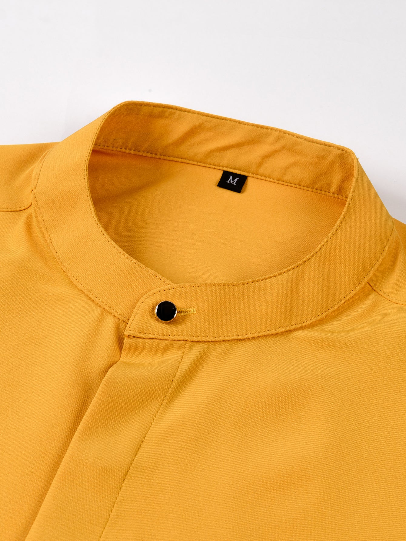 Chemise habillée à col montant et patte cachée anti-froissement