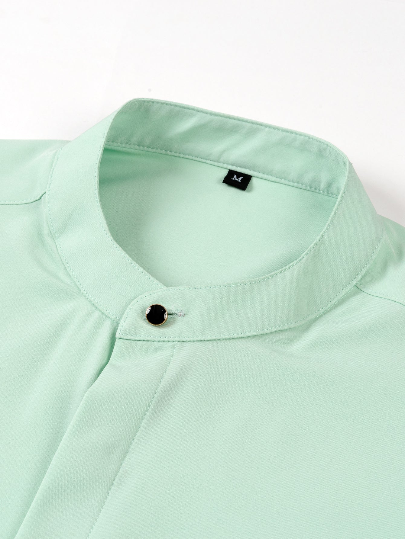 Chemise habillée à col montant et patte cachée anti-froissement